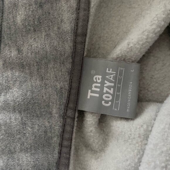 Aritzia TNA Perfect 1/4 zip sweatshirt - Picture 4 of 11